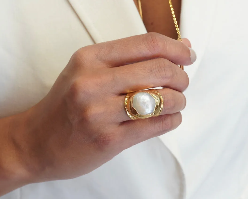 Big Pearl Circle Ring