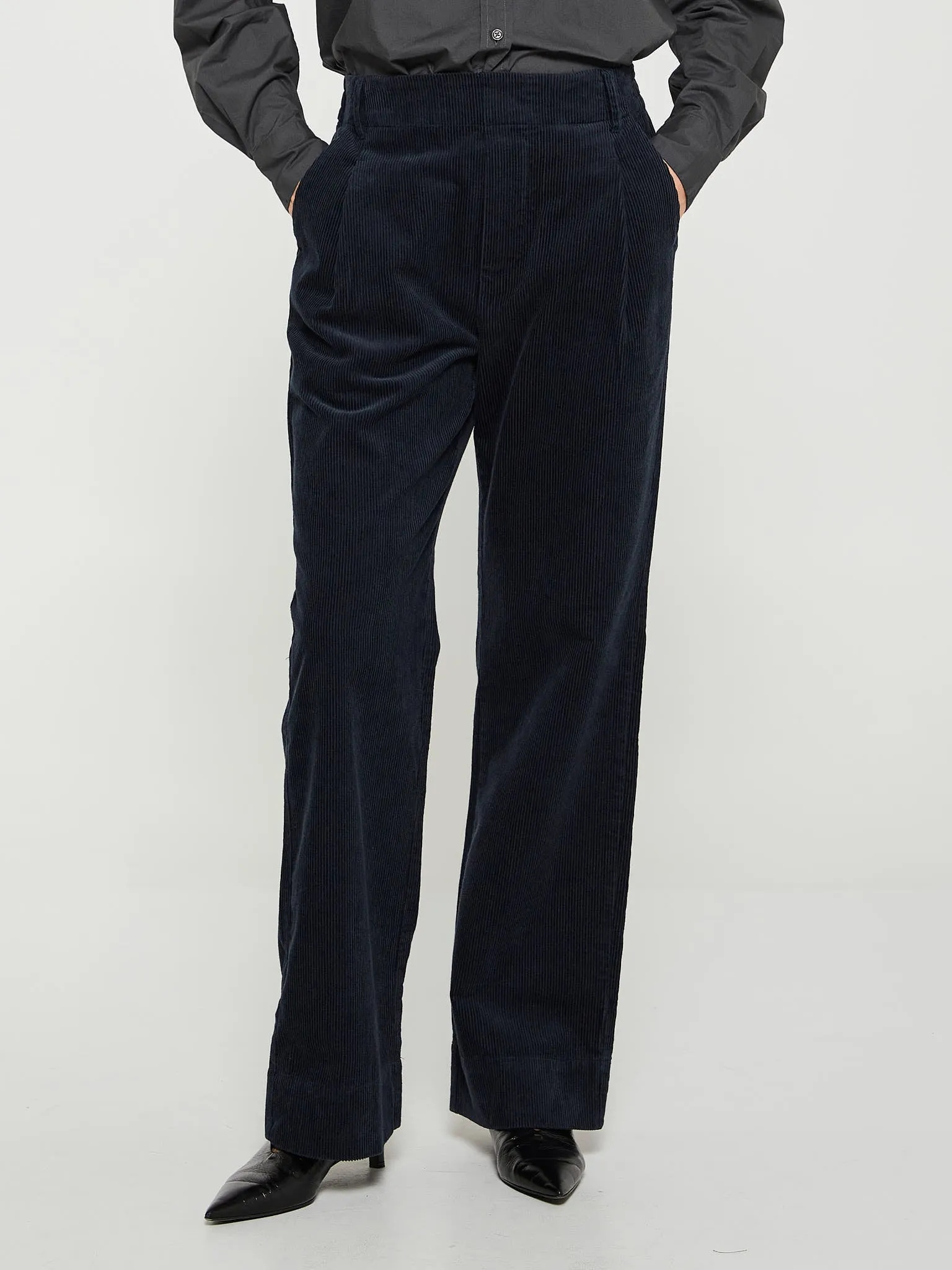 Billy Corduroy Pants in Blue Navy