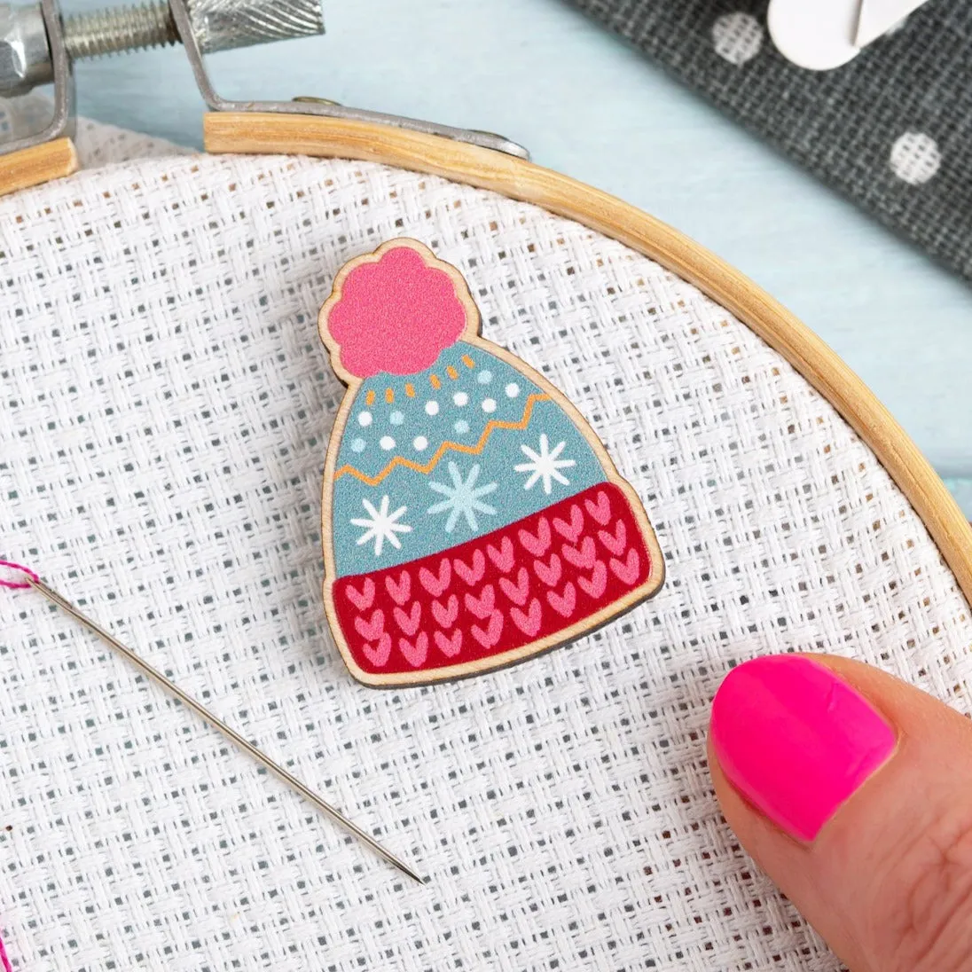 Bobble Hat Magnetic Needle Minder