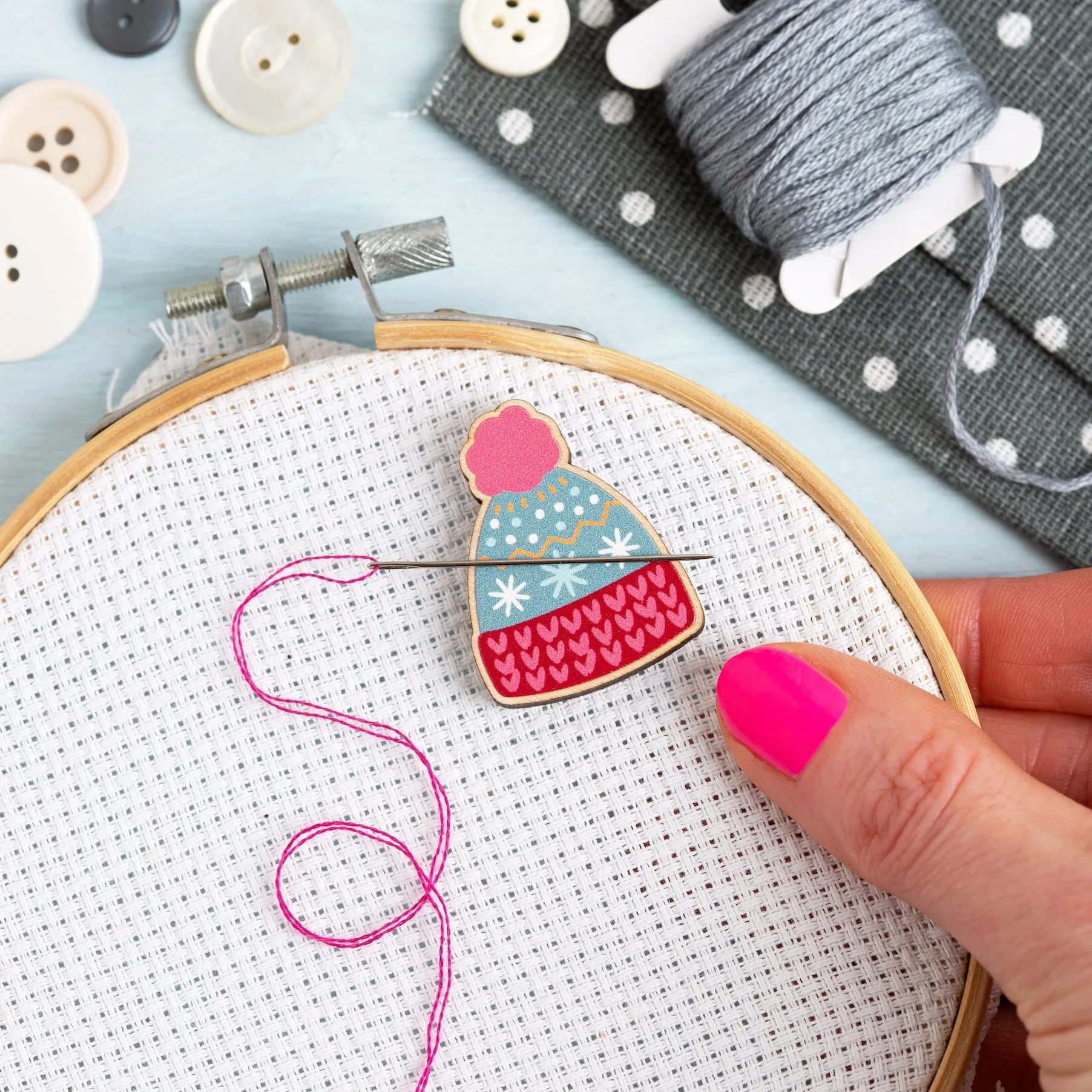 Bobble Hat Magnetic Needle Minder