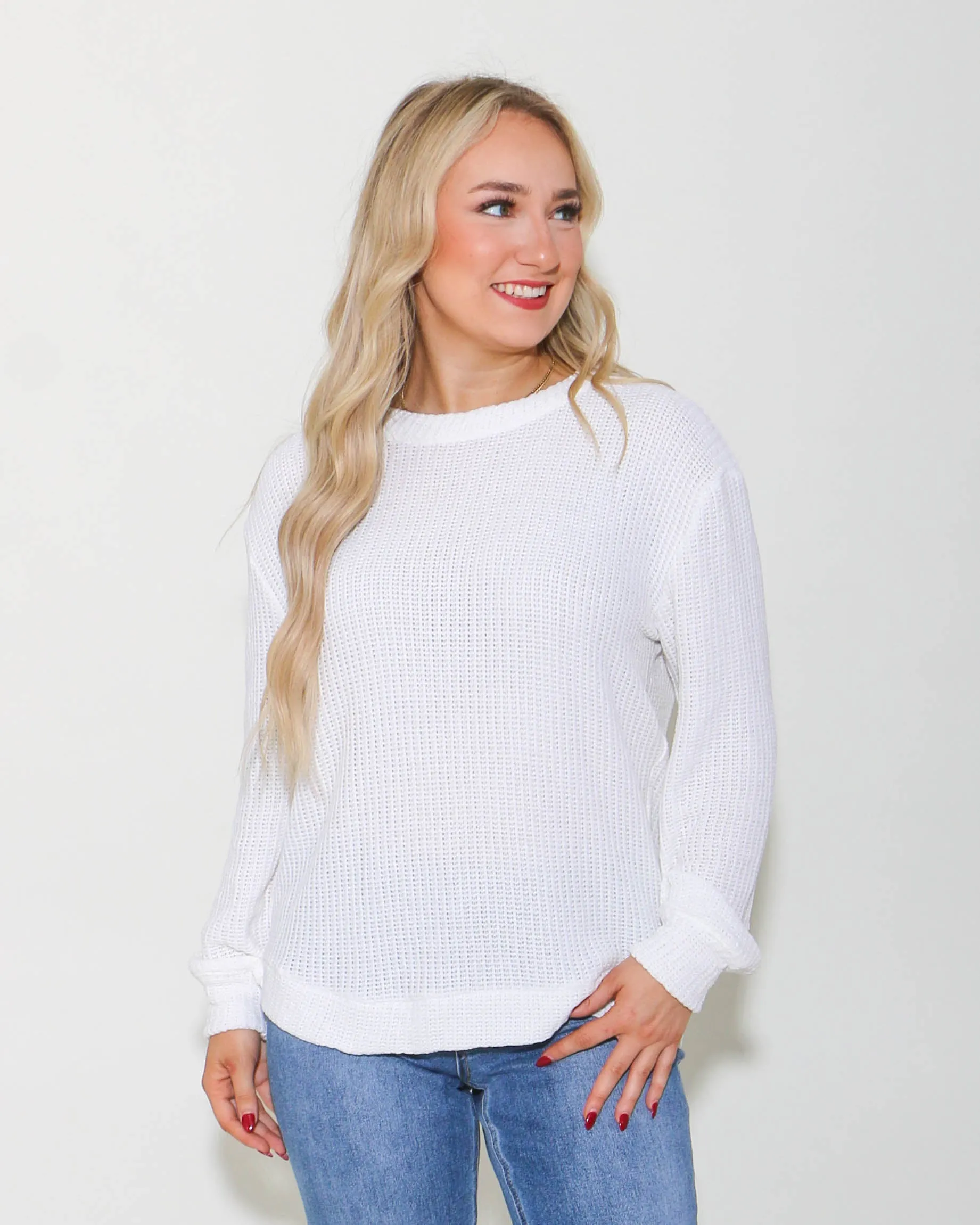 CHENILLE WAFFLE ROUND NECK SWEATER IN WHITE