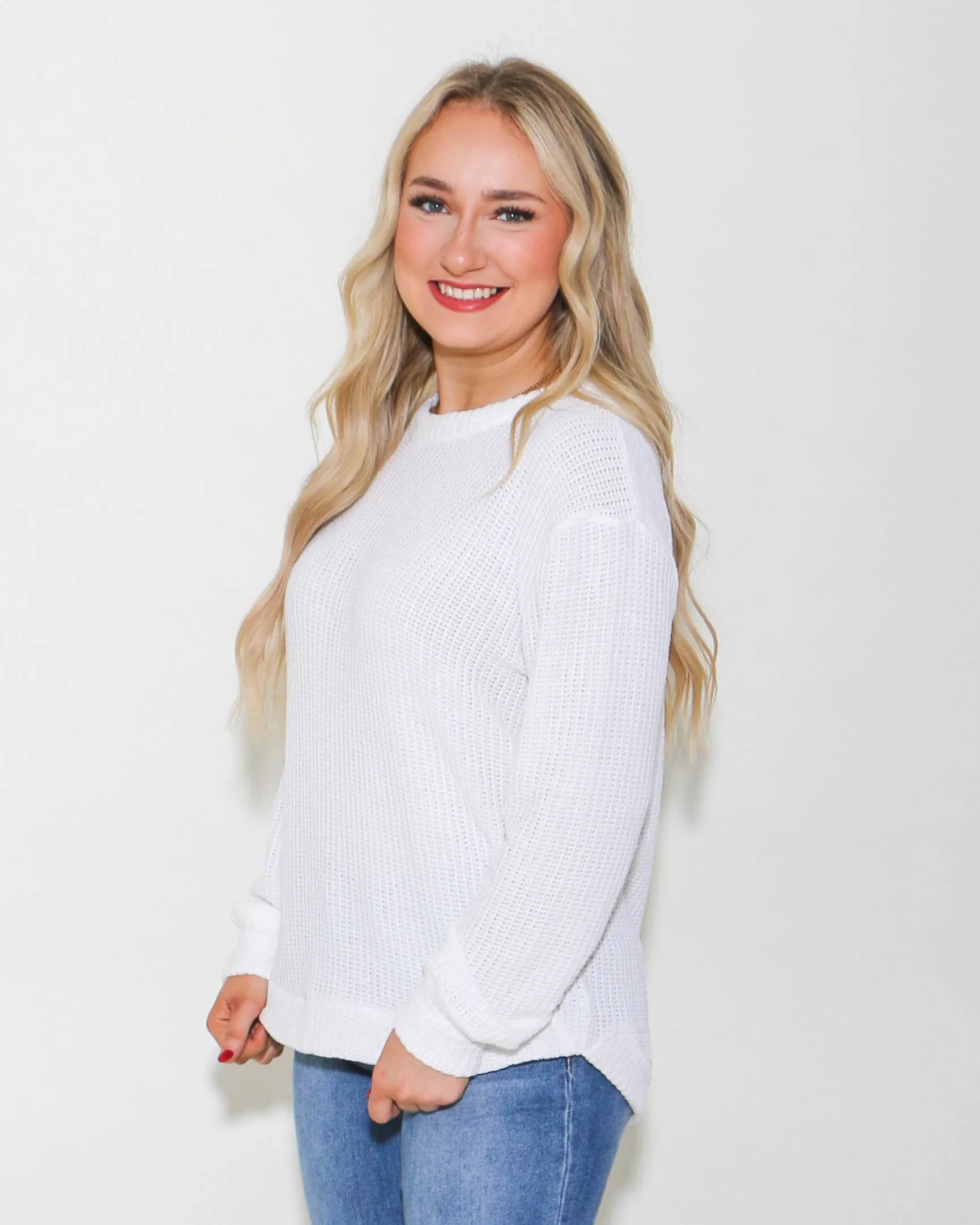 CHENILLE WAFFLE ROUND NECK SWEATER IN WHITE