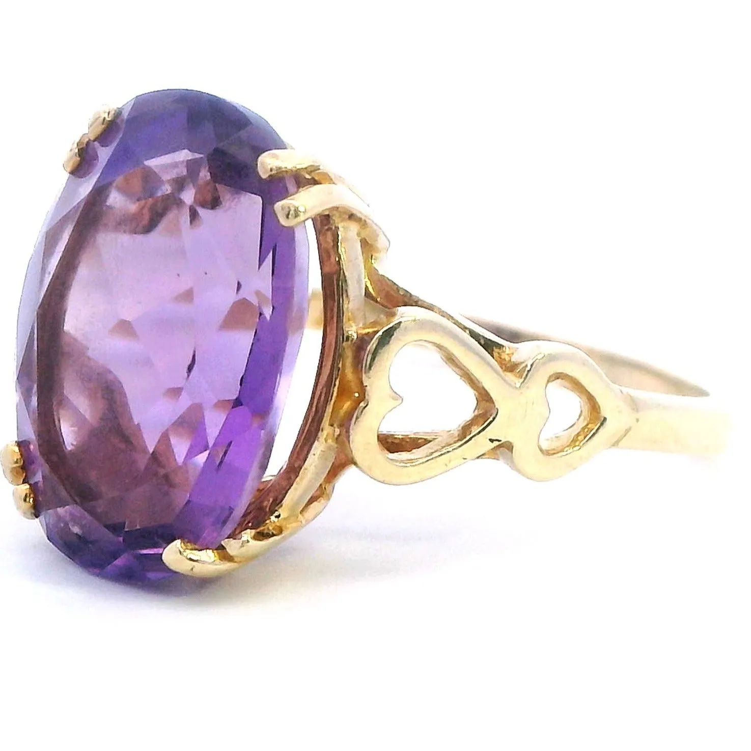 Elegant 9ct Yellow Gold Amethyst Ring