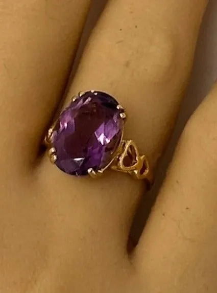 Elegant 9ct Yellow Gold Amethyst Ring