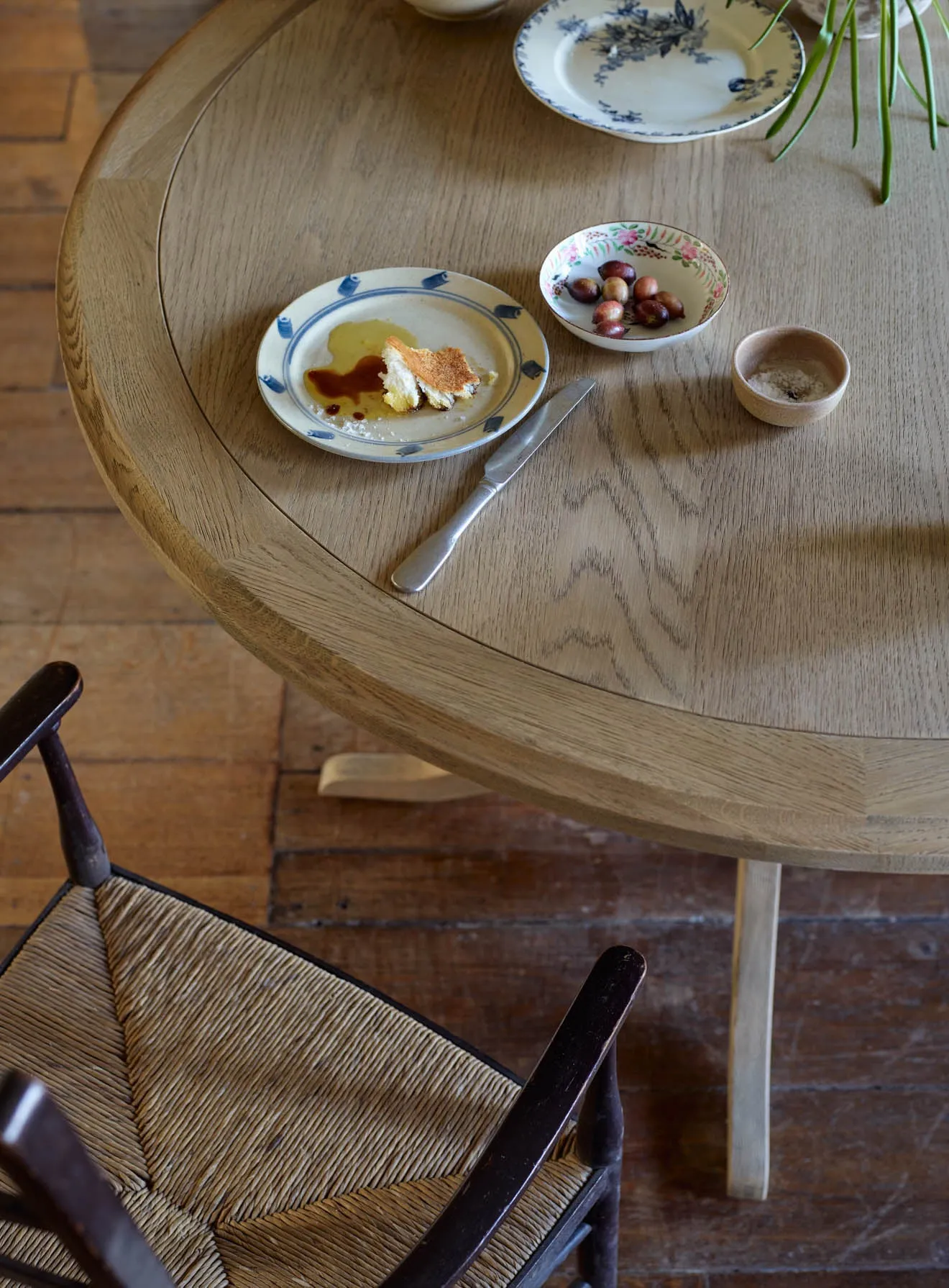 Ellery Round Dining Table