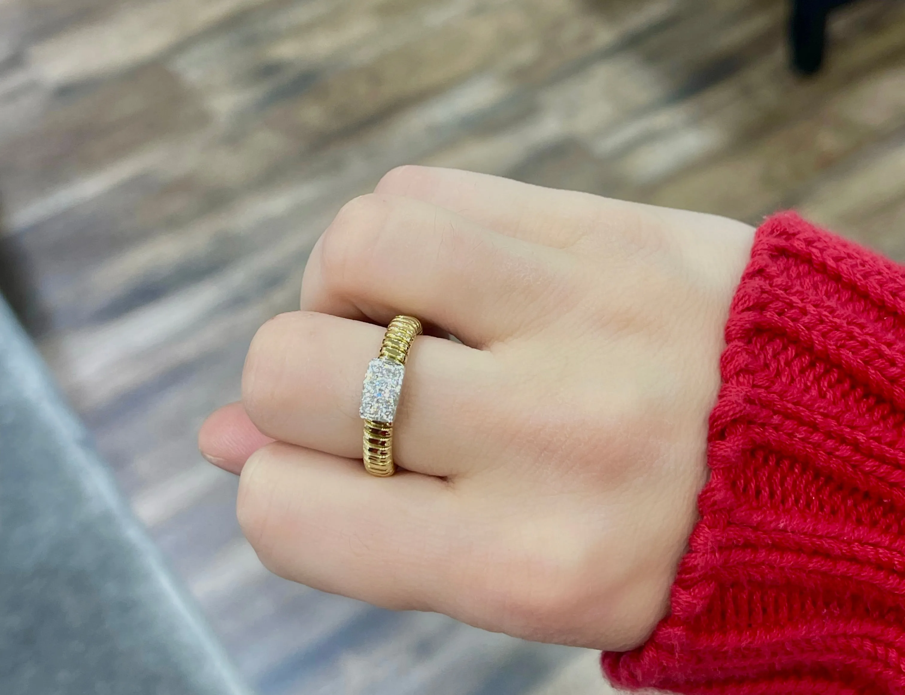 Gold Ribbed Diamond Ring