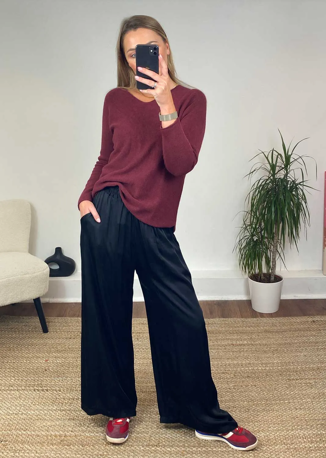 Lorna V Neck Jumper in Burgundy