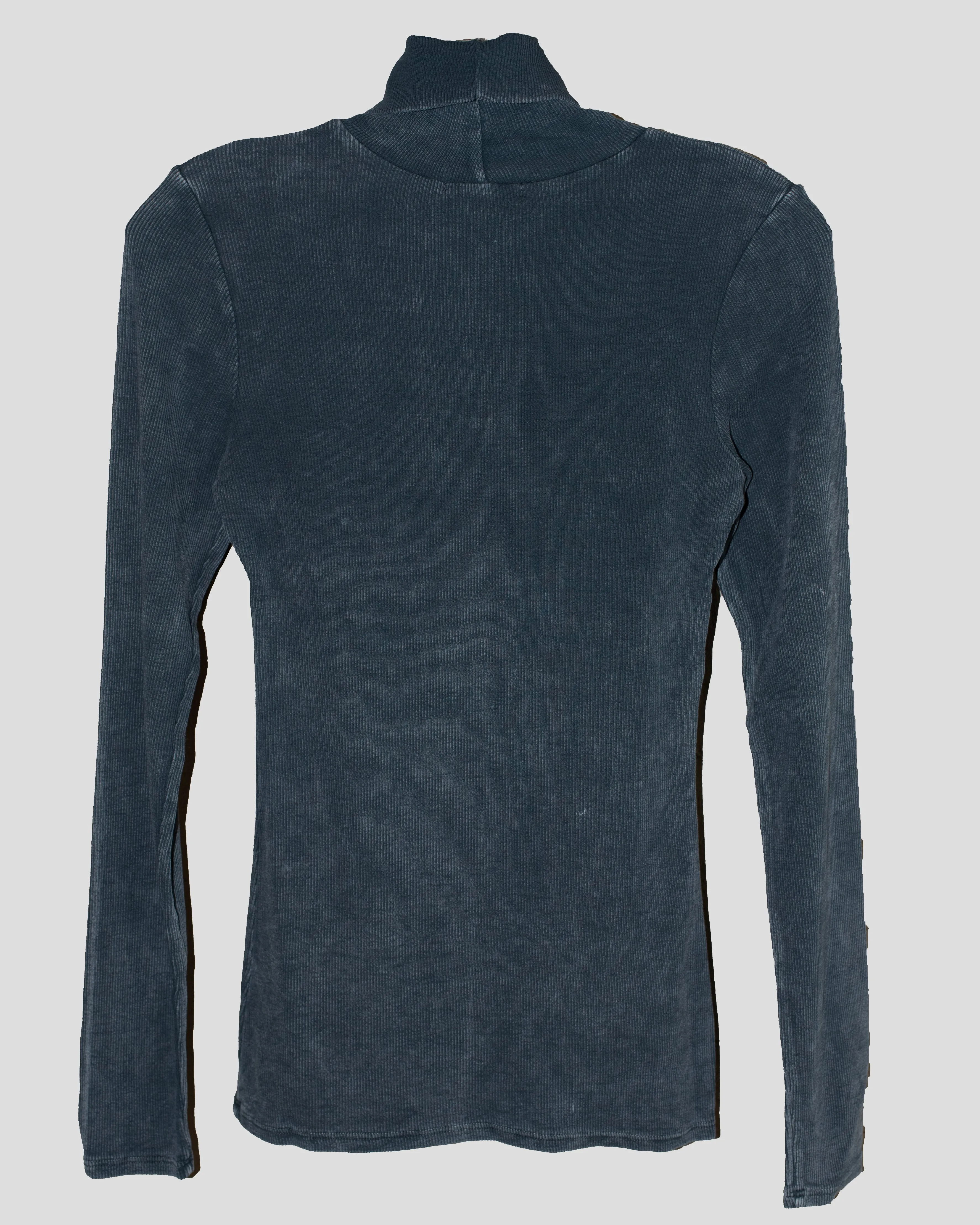 MINERAL WASH RIBBED TURTLENECK